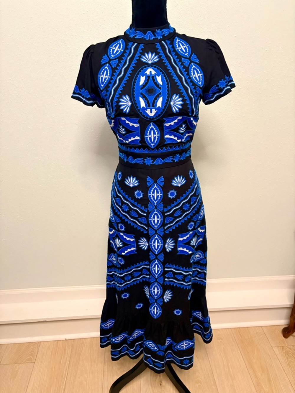 Johnny Was Jade Black Blue Embroidered Midi Dress Boho Short Sleeve NWT Size 0